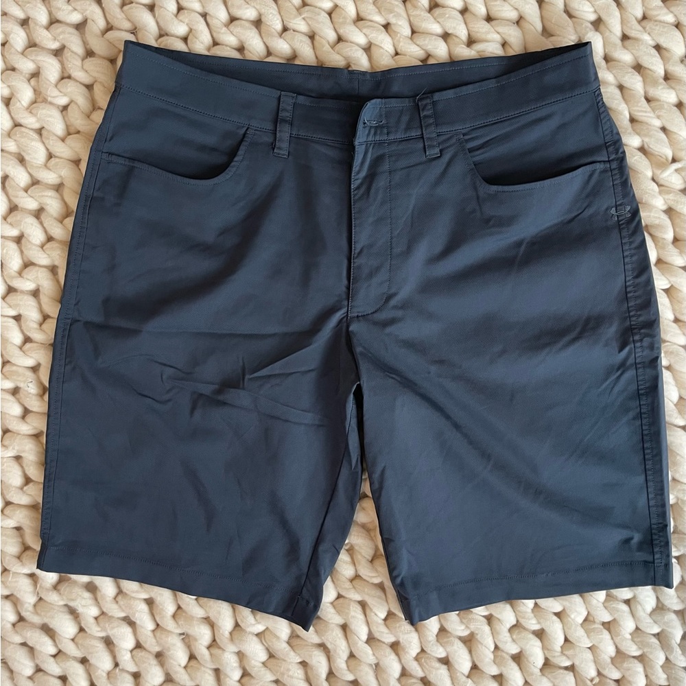 Mens Under Armour shorts - size 36